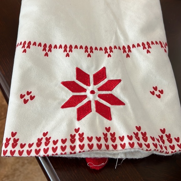 Ashland Christmas Tree Skirt white & red embroidered/pom poms NEW 48inch… - Picture 4 of 12